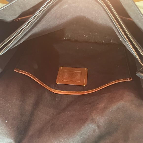 Men’s Coach Leather Messenger bag . Slightly Used but in great condition - Picture 3 of 4